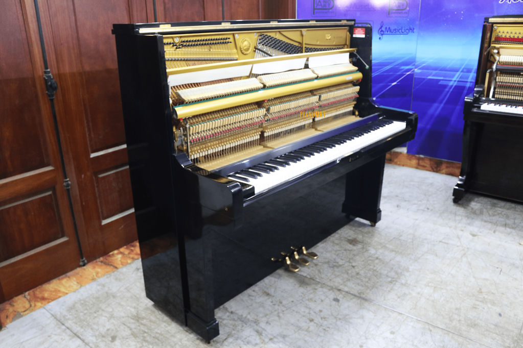 YAMAHA U2H No.1553029